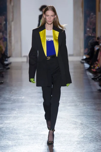 Look 38